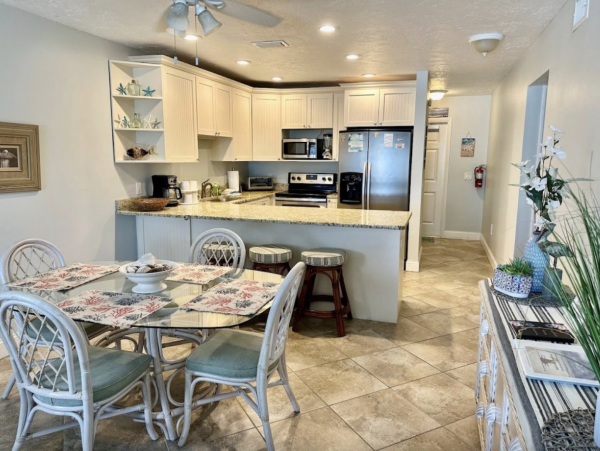 Holmes Beach Vacation end Unit Rental with Gulf View